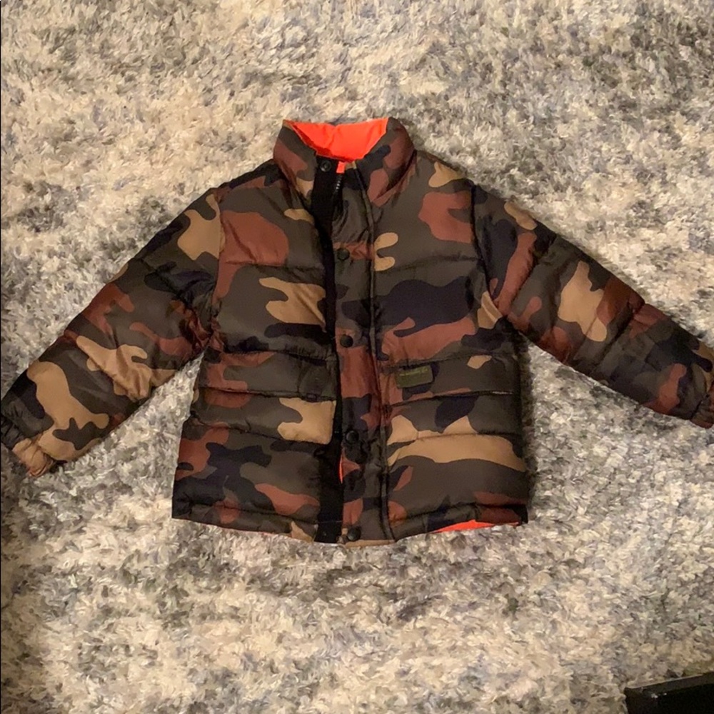 Reversible puffer coat